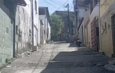 Imagem 5: CASA EM FAZ. GRDE 1, 1º ANDAR, SALA, COZINHA E BANHEIRO, 0 QUARTO