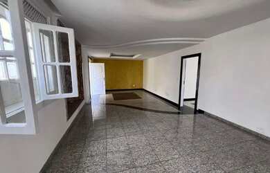 Imagem 2: Excelente Oportunidade. Churrasqueira, Varanda, Guarda roupae450m² de...