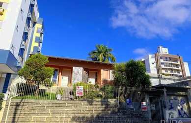 Imagem: A casa possui 4 Dormitórios, 4 Banheiros, 2 Vagas na garagem