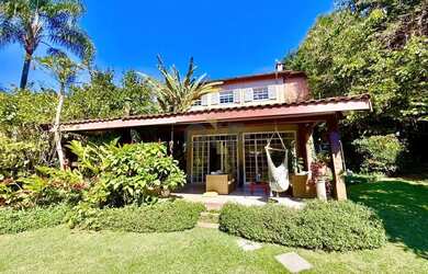 Imagem: A casa em condomínio possui 4 Dormitórios, 4 Banheiros, 2