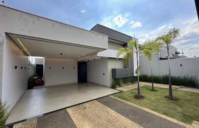 Imagem: A casa possui 3 Dormitórios, 4 Banheiros, 3 Vagas na garagem