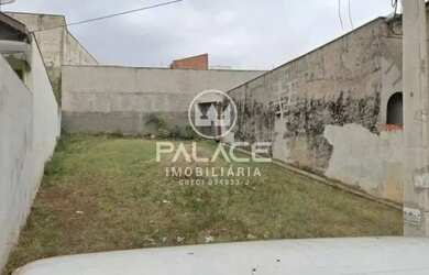 Imagem: A casa possui 1 Dormitório, 1 Banheiro, 1 Vaga na garagem