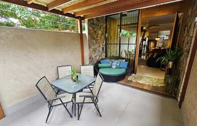 Imagem: A casa possui 2 Dormitórios, 3 Banheiros, 2 Vagas na garagem