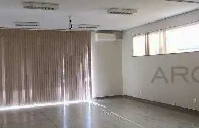 Imagem: O depósito possui 5 Vagas na garagem e 134m² de Área e está