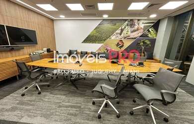 Imagem: O depósito possui 5 Vagas na garagem, 993m² de Área e está