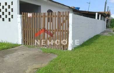 Imagem: A casa possui 3 Dormitórios, 1 Banheiro, 4 Vagas na garagem