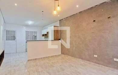 Imagem: A casa possui 4 Dormitórios, 3 Banheiros, 4 Vagas na garagem