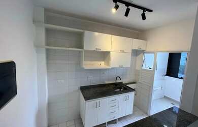 Imagem: O apartamento possui 1 Dormitório, 1 Banheiro, 1 Vaga na garagem