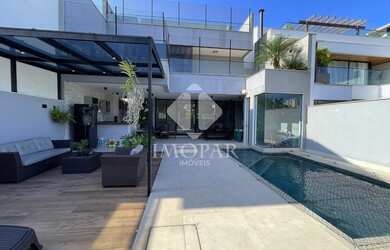 Imagem: A casa em condomínio possui 4 Dormitórios, 5 Banheiros, 4