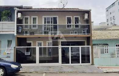 Imagem: A casa possui 3 Dormitórios, 3 Banheiros, 1 Vaga na garagem