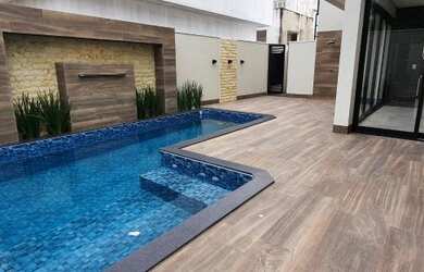 Imagem: A casa em condomínio possui 1 Dormitório, 5 Banheiros, 4 Vagas