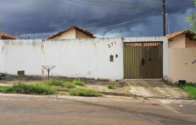 Imagem: A casa possui 2 Dormitórios, 1 Banheiro e 200m² de Área e