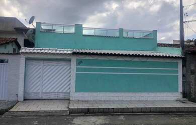 Imagem: A casa possui 3 Dormitórios, 3 Banheiros e 3 Vagas na garagem