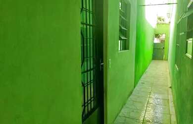 Imagem: A casa possui 1 Dormitório e 1 Banheiro e está localizado