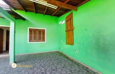 Imagem: A casa possui 3 Dormitórios, 2 Banheiros, 3 Vagas na garagem