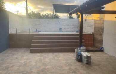 Imagem: A casa possui 2 Dormitórios, 3 Banheiros, 2 Vagas na garagem