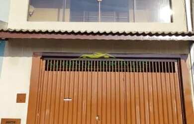 Imagem: A casa possui 2 Dormitórios, 3 Banheiros, 2 Vagas na garagem