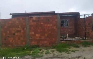 Imagem: A casa possui 1 Dormitório, 1 Banheiro, 1 Vaga na garagem e