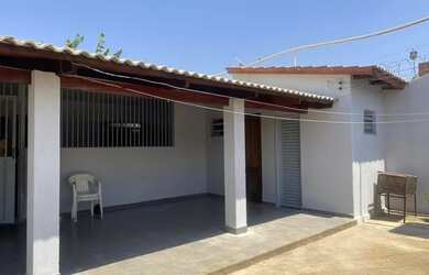 Imagem 3: Casa 2/4 com galpão. Churrasqueira, Varanda, 360m² de Áreae5 Vagas...