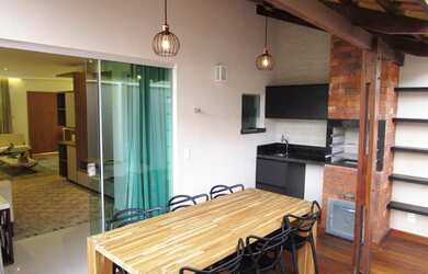 Imagem: A casa em condomínio possui 3 Dormitórios, 3 Banheiros, 161m²