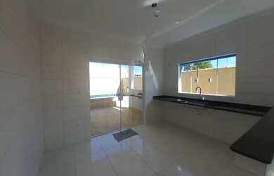 Imagem: A casa possui 3 Dormitórios, 3 Banheiros, 2 Vagas na garagem