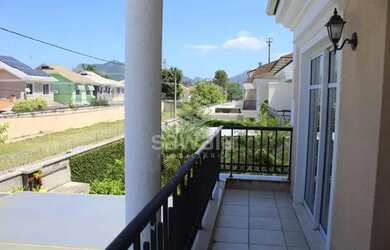 Imagem: A casa em condomínio possui 4 Dormitórios, 2 Banheiros, 3