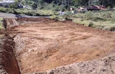 Imagem: O terreno possui 475m² de Área e está localizado em Grama