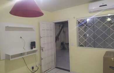 Imagem: A casa possui 2 Dormitórios, 1 Banheiro, 1 Vaga na garagem