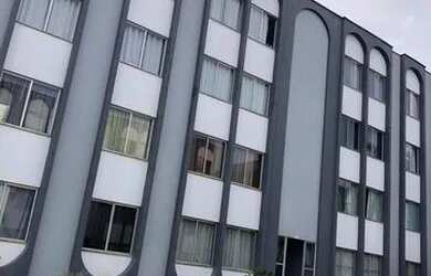 Imagem: O apartamento possui 3 Dormitórios, 1 Banheiro, 5 Vagas na