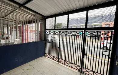 Imagem: A casa possui 3 Dormitórios, 1 Banheiro, 1 Vaga na garagem