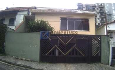 Imagem: A casa possui 3 Dormitórios, 2 Banheiros, 5 Vagas na garagem