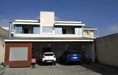 Imagem: A casa possui 2 Dormitórios, 2 Banheiros, 3 Vagas na garagem