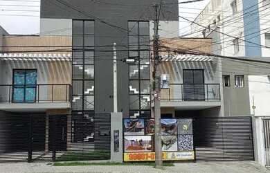 Imagem: A casa possui 3 Dormitórios, 3 Banheiros, 2 Vagas na garagem