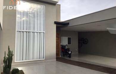 Imagem: A casa possui 3 Dormitórios, 1 Banheiro, 3 Vagas na garagem