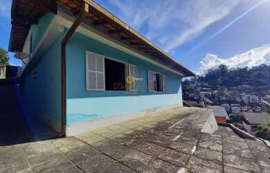 Imagem: A casa possui 3 Dormitórios, 2 Banheiros, 3 Vagas na garagem