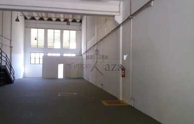 Imagem: O depósito possui 4 Vagas na garagem, 800m² de Área e está