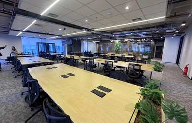 Imagem: O depósito possui 5 Vagas na garagem e 683m² de Área e está