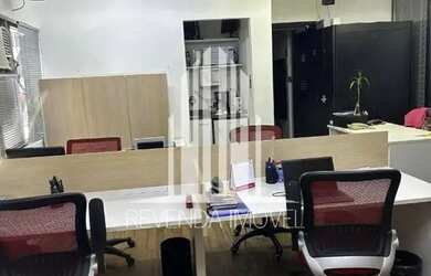 Imagem: O depósito possui 1 Vaga na garagem e 45m² de Área e está