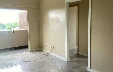 Imagem: O apartamento possui 3 Dormitórios, 1 Banheiro, 2 Vagas na