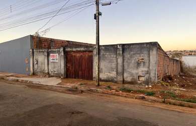 Imagem: O terreno possui 300m² de Área e está localizado em Parque