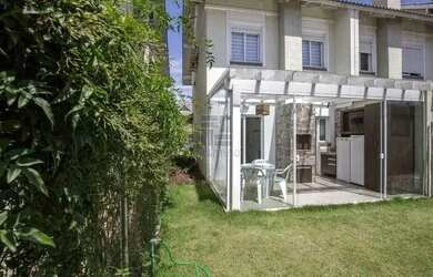 Imagem: A casa possui 3 Dormitórios, 1 Banheiro, 1 Vaga na garagem