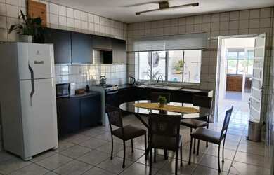 Imagem: A casa possui 3 Dormitórios, 3 Banheiros, 3 Vagas na garagem