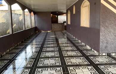 Imagem: A casa possui 3 Dormitórios, 3 Banheiros, 3 Vagas na garagem