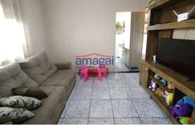 Imagem: A casa possui 4 Dormitórios, 2 Banheiros, 1 Vaga na garagem