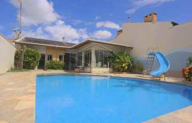 Imagem: A casa possui 1 Dormitório, 1 Banheiro, 2 Vagas na garagem