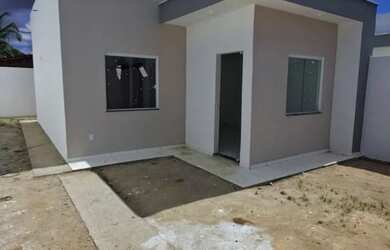 Imagem: A casa possui 2 Dormitórios, 1 Banheiro, 2 Vagas na garagem