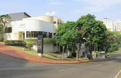 Imagem: O depósito possui 590m² de Área e está localizado em Quebec