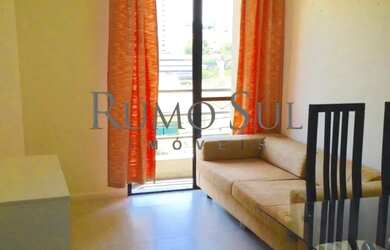 Imagem: O apartamento possui 1 Dormitório, 1 Banheiro, 1 Vaga na garagem