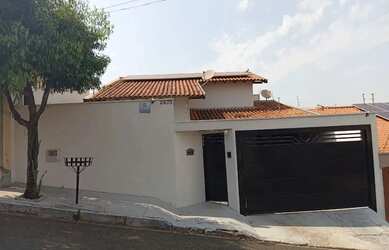 Imagem: A casa possui 3 Dormitórios, 3 Banheiros, 100m² de Área e