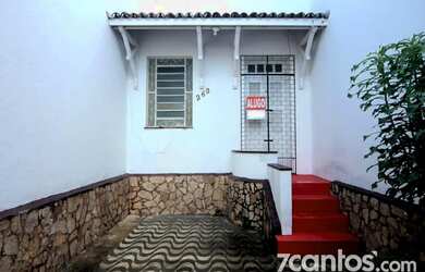 Imagem: A casa possui 4 Dormitórios, 2 Banheiros, 150m² de Área e